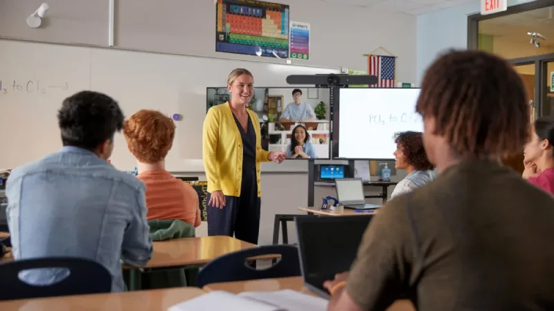 Classe hybride au Cneel